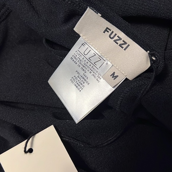 New Black Fuzzi Asymmetrical Hem Top Size Medium - Picture 8 of 8